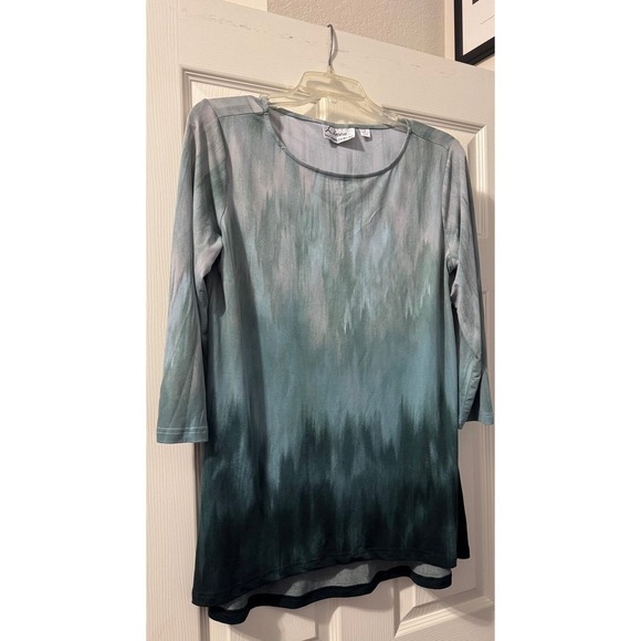 Linea top in size small. Blue/seafoam colors with 3 quarter length sleeves. NWOT - Picture 1 of 4